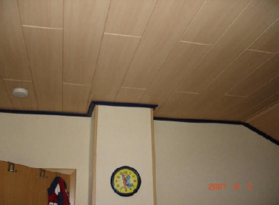Buche Holzdecke mit Abschlussleisten